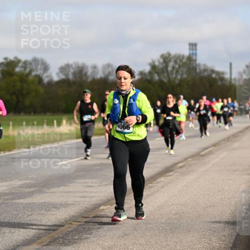 12.04.2026 - 45. Internationalen Wilhelmsburger Insellauf Dr. Thomas Lammeyer http://msf.ph/oto/9436323 12.04.2026 09:27:23 Laufen 2435, 4066 meine-sportfotos.de