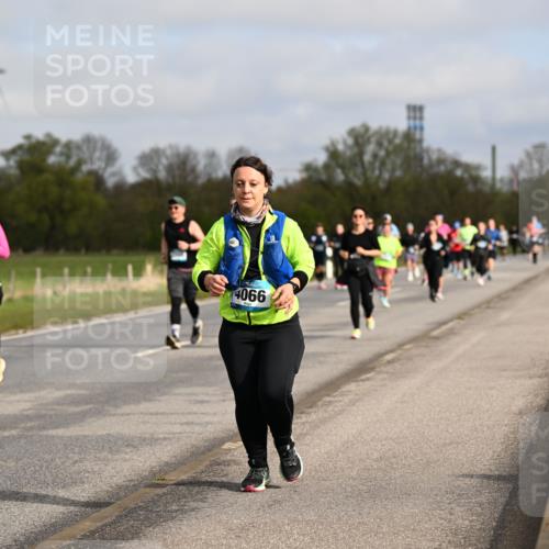 12.04.2026 - 45. Internationalen Wilhelmsburger Insellauf Dr. Thomas Lammeyer http://msf.ph/oto/9436325 12.04.2026 09:27:23 Laufen 3435, 4066 meine-sportfotos.de