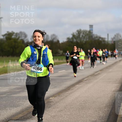 12.04.2026 - 45. Internationalen Wilhelmsburger Insellauf Dr. Thomas Lammeyer http://msf.ph/oto/9436332 12.04.2026 09:27:24 Laufen 4066 meine-sportfotos.de