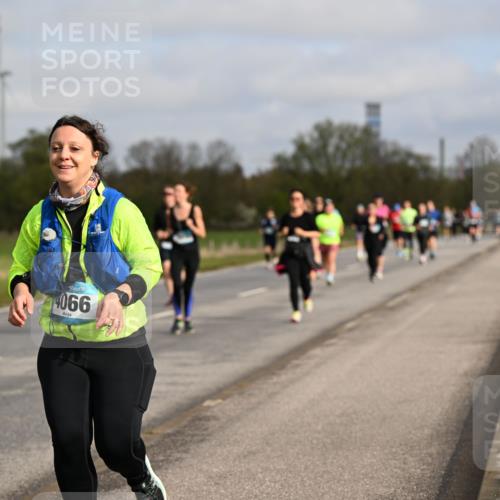 12.04.2026 - 45. Internationalen Wilhelmsburger Insellauf Dr. Thomas Lammeyer http://msf.ph/oto/9436335 12.04.2026 09:27:24 Laufen 4066 meine-sportfotos.de