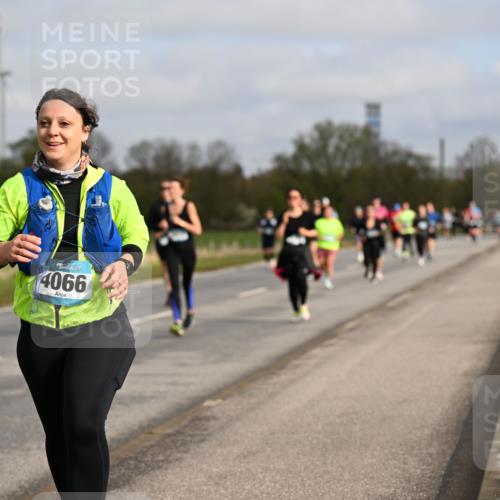 12.04.2026 - 45. Internationalen Wilhelmsburger Insellauf Dr. Thomas Lammeyer http://msf.ph/oto/9436336 12.04.2026 09:27:25 Laufen 45, 4066 meine-sportfotos.de