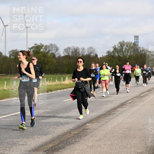 12.04.2026 - 45. Internationalen Wilhelmsburger Insellauf Dr. Thomas Lammeyer http://msf.ph/oto/9436354 12.04.2026 09:27:28 Laufen 2346, 2612, 725, 2321 meine-sportfotos.de