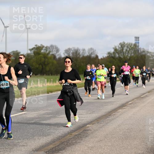 12.04.2026 - 45. Internationalen Wilhelmsburger Insellauf Dr. Thomas Lammeyer http://msf.ph/oto/9436358 12.04.2026 09:27:28 Laufen 2612, 2725, 221, 3569 meine-sportfotos.de