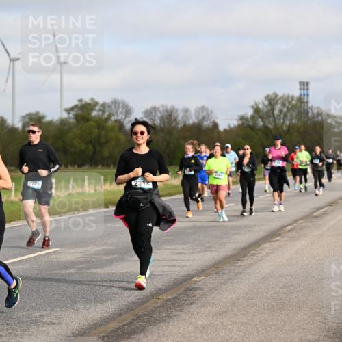 12.04.2026 - 45. Internationalen Wilhelmsburger Insellauf Dr. Thomas Lammeyer http://msf.ph/oto/9436360 12.04.2026 09:27:29 Laufen 2612, 2725, 3569 meine-sportfotos.de