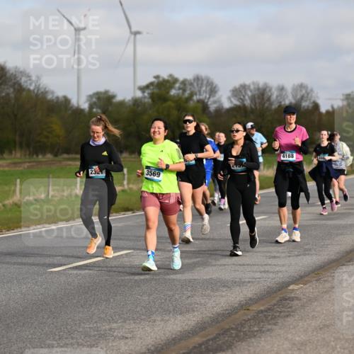 12.04.2026 - 45. Internationalen Wilhelmsburger Insellauf Dr. Thomas Lammeyer http://msf.ph/oto/9436382 12.04.2026 09:27:33 Laufen 23, 3569, 4188, 2199, 466 meine-sportfotos.de