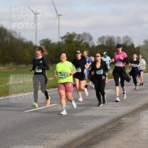 12.04.2026 - 45. Internationalen Wilhelmsburger Insellauf Dr. Thomas Lammeyer http://msf.ph/oto/9436383 12.04.2026 09:27:33 Laufen 2321, 3569, 3507, 2157, 4188 meine-sportfotos.de