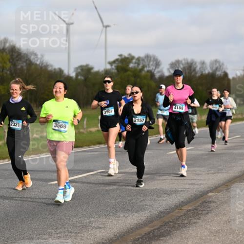 12.04.2026 - 45. Internationalen Wilhelmsburger Insellauf Dr. Thomas Lammeyer http://msf.ph/oto/9436390 12.04.2026 09:27:34 Laufen 2321, 3569, 3507, 2157, 5668, 4188 meine-sportfotos.de
