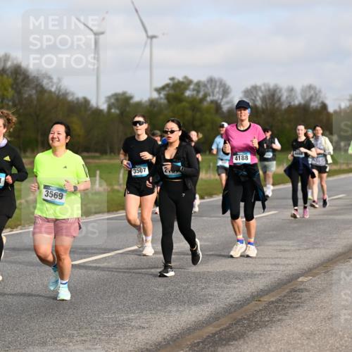 12.04.2026 - 45. Internationalen Wilhelmsburger Insellauf Dr. Thomas Lammeyer http://msf.ph/oto/9436392 12.04.2026 09:27:34 Laufen 2321, 3569, 3507, 4188 meine-sportfotos.de