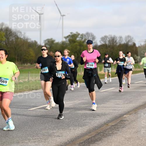 12.04.2026 - 45. Internationalen Wilhelmsburger Insellauf Dr. Thomas Lammeyer http://msf.ph/oto/9436394 12.04.2026 09:27:35 Laufen 232, 3569, 3507, 2157, 4188, 4668, 2199 meine-sportfotos.de