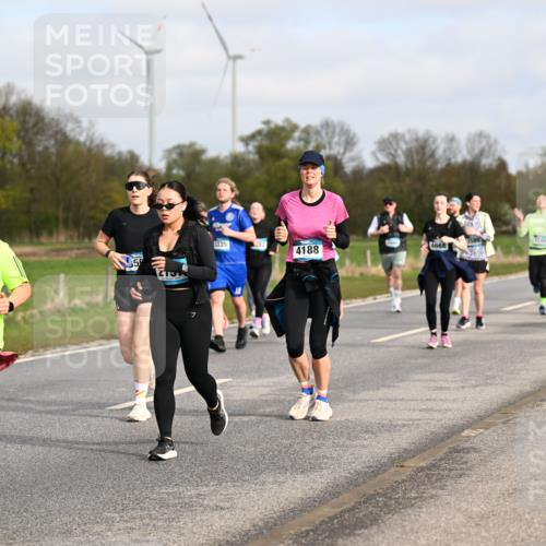 12.04.2026 - 45. Internationalen Wilhelmsburger Insellauf Dr. Thomas Lammeyer http://msf.ph/oto/9436396 12.04.2026 09:27:35 Laufen 321, 3569, 5, 1335, 82, 4668, 4188 meine-sportfotos.de