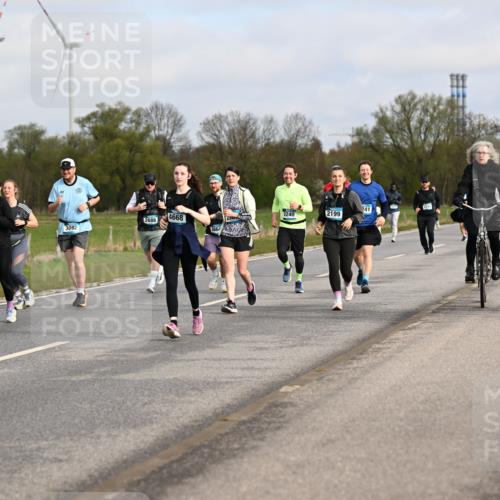 12.04.2026 - 45. Internationalen Wilhelmsburger Insellauf Dr. Thomas Lammeyer http://msf.ph/oto/9436406 12.04.2026 09:27:37 Laufen 241, 2240, 2199, 2686, 4668, 4188, 3382, 3092, 3664 meine-sportfotos.de