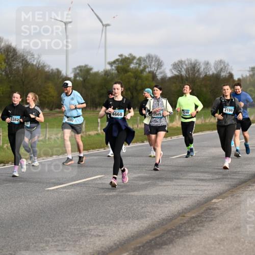 12.04.2026 - 45. Internationalen Wilhelmsburger Insellauf Dr. Thomas Lammeyer http://msf.ph/oto/9436409 12.04.2026 09:27:38 Laufen 2240, 4668, 2585, 3382, 3092, 155, 3335, 2199 meine-sportfotos.de