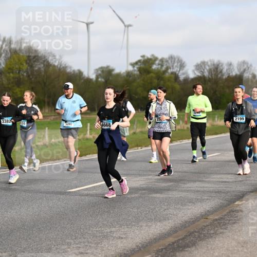 12.04.2026 - 45. Internationalen Wilhelmsburger Insellauf Dr. Thomas Lammeyer http://msf.ph/oto/9436413 12.04.2026 09:27:38 Laufen 3382, 3335, 383, 155, 3092, 4668, 2240, 2199 meine-sportfotos.de