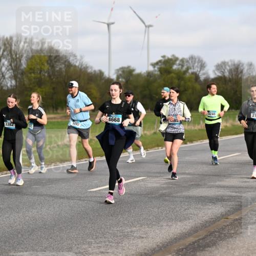 12.04.2026 - 45. Internationalen Wilhelmsburger Insellauf Dr. Thomas Lammeyer http://msf.ph/oto/9436415 12.04.2026 09:27:38 Laufen 8, 2240, 4668, 3092, 3, 3382, 55, 3335, 2199 meine-sportfotos.de