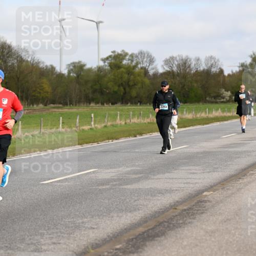 12.04.2026 - 45. Internationalen Wilhelmsburger Insellauf Dr. Thomas Lammeyer http://msf.ph/oto/9436430 12.04.2026 09:27:44 Laufen 3046, 2353, 3635 meine-sportfotos.de