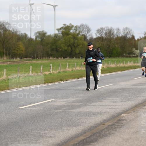 12.04.2026 - 45. Internationalen Wilhelmsburger Insellauf Dr. Thomas Lammeyer http://msf.ph/oto/9436432 12.04.2026 09:27:45 Laufen 3040, 2353, 3373, 4004 meine-sportfotos.de
