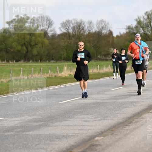 12.04.2026 - 45. Internationalen Wilhelmsburger Insellauf Dr. Thomas Lammeyer http://msf.ph/oto/9436448 12.04.2026 09:27:48 Laufen 3373, 4004, 3633 meine-sportfotos.de