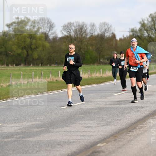 12.04.2026 - 45. Internationalen Wilhelmsburger Insellauf Dr. Thomas Lammeyer http://msf.ph/oto/9436452 12.04.2026 09:27:49 Laufen 3373, 4004, 3633 meine-sportfotos.de