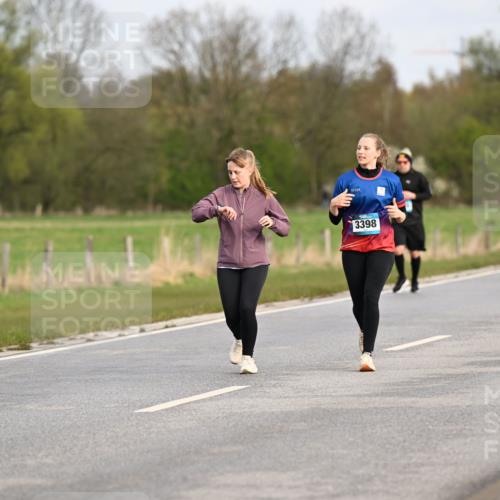 12.04.2026 - 45. Internationalen Wilhelmsburger Insellauf Dr. Thomas Lammeyer http://msf.ph/oto/9436518 12.04.2026 09:28:01 Laufen 3537, 3398, 4856, 3715 meine-sportfotos.de