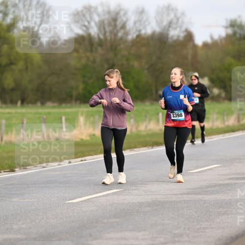 12.04.2026 - 45. Internationalen Wilhelmsburger Insellauf Dr. Thomas Lammeyer http://msf.ph/oto/9436519 12.04.2026 09:28:01 Laufen 3537, 3398, 485, 3715 meine-sportfotos.de