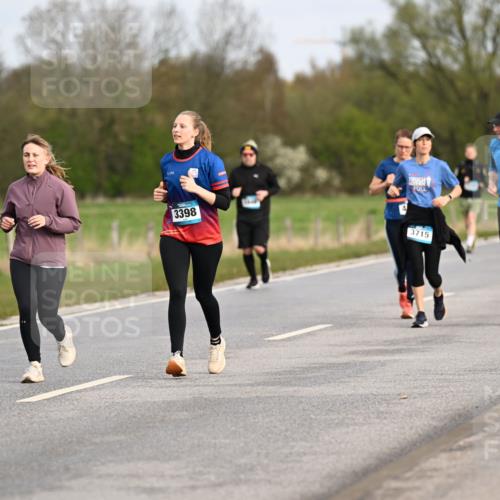 12.04.2026 - 45. Internationalen Wilhelmsburger Insellauf Dr. Thomas Lammeyer http://msf.ph/oto/9436522 12.04.2026 09:28:02 Laufen 3398, 3715, 3114 meine-sportfotos.de