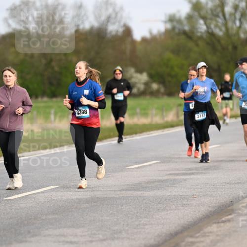 12.04.2026 - 45. Internationalen Wilhelmsburger Insellauf Dr. Thomas Lammeyer http://msf.ph/oto/9436523 12.04.2026 09:28:02 Laufen 3398, 3715, 3114 meine-sportfotos.de