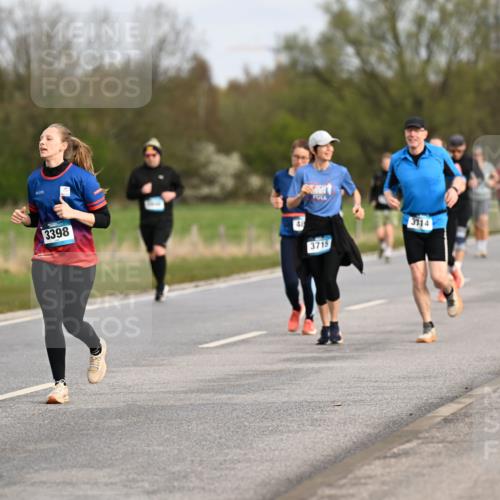 12.04.2026 - 45. Internationalen Wilhelmsburger Insellauf Dr. Thomas Lammeyer http://msf.ph/oto/9436526 12.04.2026 09:28:03 Laufen 3398, 48, 3715, 3114 meine-sportfotos.de