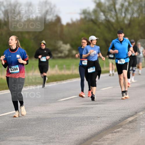 12.04.2026 - 45. Internationalen Wilhelmsburger Insellauf Dr. Thomas Lammeyer http://msf.ph/oto/9436527 12.04.2026 09:28:03 Laufen 3398, 48, 3715, 3114 meine-sportfotos.de