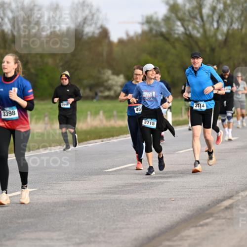 12.04.2026 - 45. Internationalen Wilhelmsburger Insellauf Dr. Thomas Lammeyer http://msf.ph/oto/9436529 12.04.2026 09:28:03 Laufen 5948, 3398, 3714, 485, 3715 meine-sportfotos.de