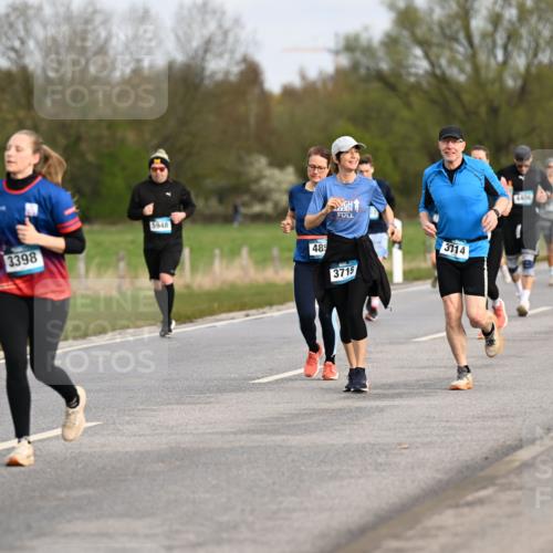 12.04.2026 - 45. Internationalen Wilhelmsburger Insellauf Dr. Thomas Lammeyer http://msf.ph/oto/9436530 12.04.2026 09:28:04 Laufen 5948, 3398, 485, 3715, 3714, 4406 meine-sportfotos.de