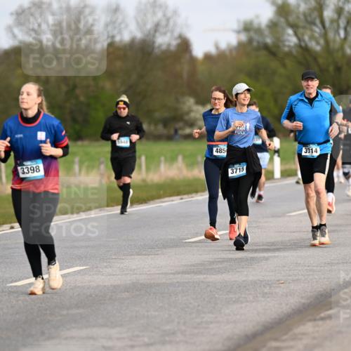 12.04.2026 - 45. Internationalen Wilhelmsburger Insellauf Dr. Thomas Lammeyer http://msf.ph/oto/9436531 12.04.2026 09:28:04 Laufen 3398, 5948, 485, 3715, 3714 meine-sportfotos.de