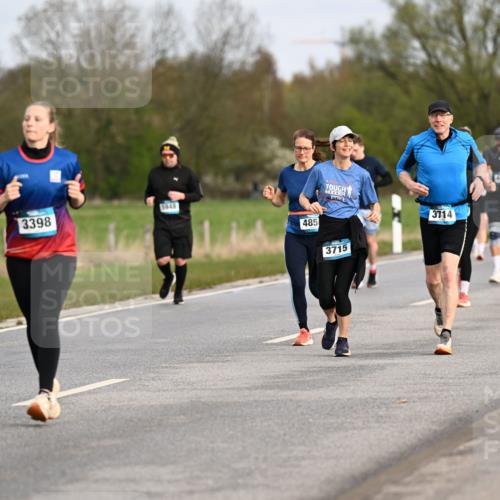 12.04.2026 - 45. Internationalen Wilhelmsburger Insellauf Dr. Thomas Lammeyer http://msf.ph/oto/9436532 12.04.2026 09:28:04 Laufen 3398, 485, 3715, 3714 meine-sportfotos.de