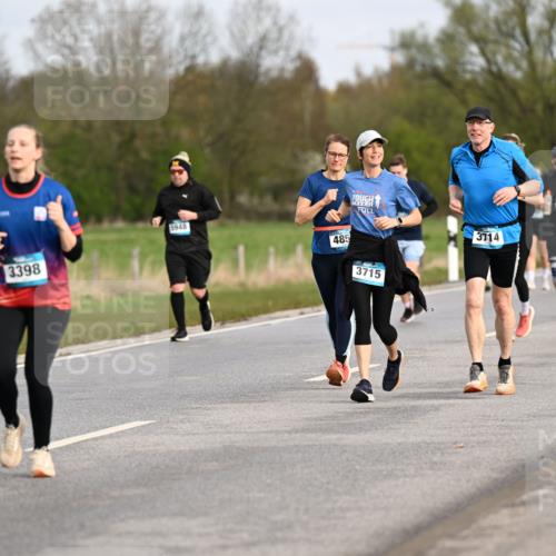 12.04.2026 - 45. Internationalen Wilhelmsburger Insellauf Dr. Thomas Lammeyer http://msf.ph/oto/9436534 12.04.2026 09:28:04 Laufen 3398, 5948, 485, 3715, 3714 meine-sportfotos.de