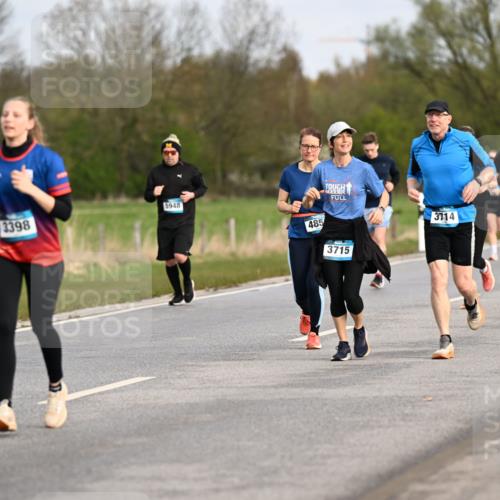 12.04.2026 - 45. Internationalen Wilhelmsburger Insellauf Dr. Thomas Lammeyer http://msf.ph/oto/9436535 12.04.2026 09:28:04 Laufen 5948, 3398, 3714, 485, 3715, 4406 meine-sportfotos.de