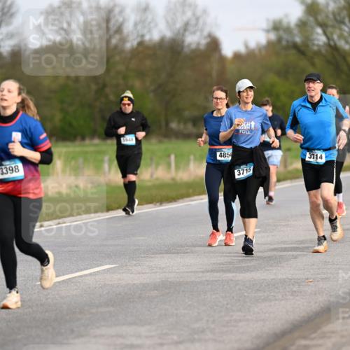 12.04.2026 - 45. Internationalen Wilhelmsburger Insellauf Dr. Thomas Lammeyer http://msf.ph/oto/9436536 12.04.2026 09:28:04 Laufen 5948, 3398, 485, 3715, 3714 meine-sportfotos.de