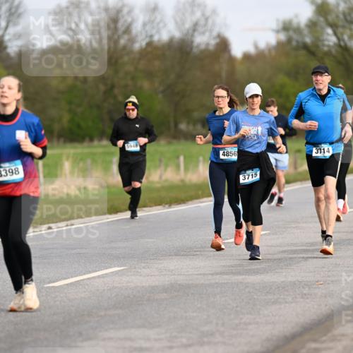 12.04.2026 - 45. Internationalen Wilhelmsburger Insellauf Dr. Thomas Lammeyer http://msf.ph/oto/9436537 12.04.2026 09:28:05 Laufen 5948, 3398, 4856, 3715, 3714 meine-sportfotos.de