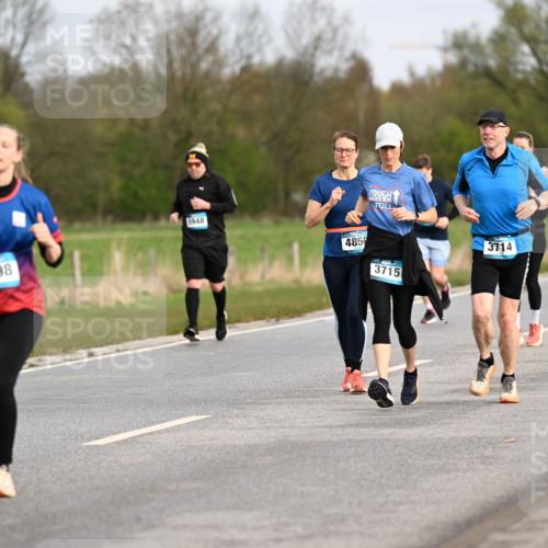 12.04.2026 - 45. Internationalen Wilhelmsburger Insellauf Dr. Thomas Lammeyer http://msf.ph/oto/9436539 12.04.2026 09:28:05 Laufen 5948, 3398, 485, 3715, 3714 meine-sportfotos.de