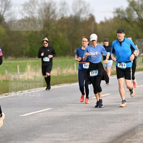 12.04.2026 - 45. Internationalen Wilhelmsburger Insellauf Dr. Thomas Lammeyer http://msf.ph/oto/9436541 12.04.2026 09:28:05 Laufen 3398, 5948, 485, 3715, 3714 meine-sportfotos.de