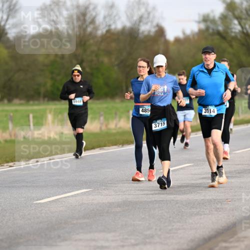12.04.2026 - 45. Internationalen Wilhelmsburger Insellauf Dr. Thomas Lammeyer http://msf.ph/oto/9436542 12.04.2026 09:28:05 Laufen 1398, 5948, 485, 3715, 3714, 4406 meine-sportfotos.de