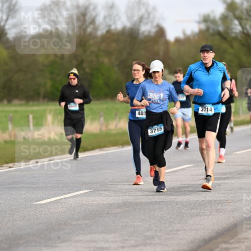 12.04.2026 - 45. Internationalen Wilhelmsburger Insellauf Dr. Thomas Lammeyer http://msf.ph/oto/9436543 12.04.2026 09:28:05 Laufen 5948, 3398, 485, 3715, 3714 meine-sportfotos.de
