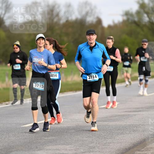 12.04.2026 - 45. Internationalen Wilhelmsburger Insellauf Dr. Thomas Lammeyer http://msf.ph/oto/9436554 12.04.2026 09:28:07 Laufen 3715, 1856, 3714, 481 meine-sportfotos.de