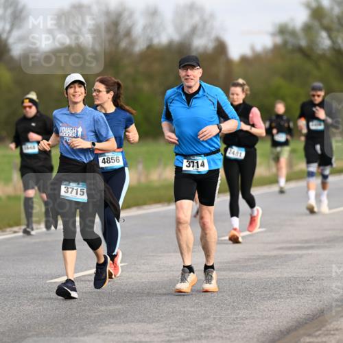 12.04.2026 - 45. Internationalen Wilhelmsburger Insellauf Dr. Thomas Lammeyer http://msf.ph/oto/9436555 12.04.2026 09:28:07 Laufen 5542, 3715, 2481, 4856, 3714 meine-sportfotos.de