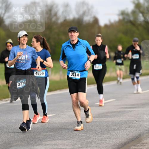 12.04.2026 - 45. Internationalen Wilhelmsburger Insellauf Dr. Thomas Lammeyer http://msf.ph/oto/9436557 12.04.2026 09:28:07 Laufen 3715, 4856, 3714, 2481 meine-sportfotos.de
