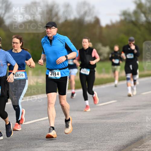12.04.2026 - 45. Internationalen Wilhelmsburger Insellauf Dr. Thomas Lammeyer http://msf.ph/oto/9436559 12.04.2026 09:28:08 Laufen 3715, 2481, 3714, 4856 meine-sportfotos.de