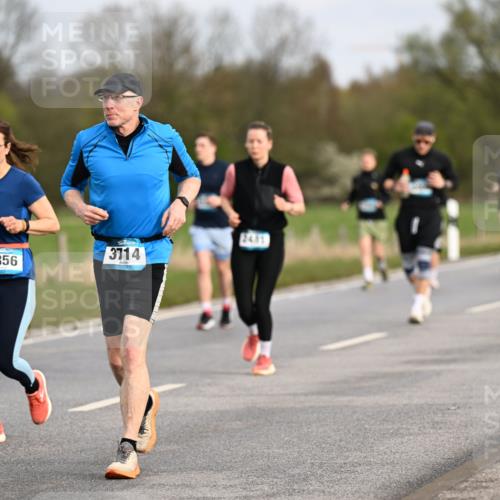 12.04.2026 - 45. Internationalen Wilhelmsburger Insellauf Dr. Thomas Lammeyer http://msf.ph/oto/9436562 12.04.2026 09:28:08 Laufen 371, 3714, 4856, 2431 meine-sportfotos.de