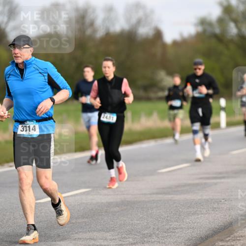 12.04.2026 - 45. Internationalen Wilhelmsburger Insellauf Dr. Thomas Lammeyer http://msf.ph/oto/9436565 12.04.2026 09:28:09 Laufen 4856, 3714, 2481 meine-sportfotos.de
