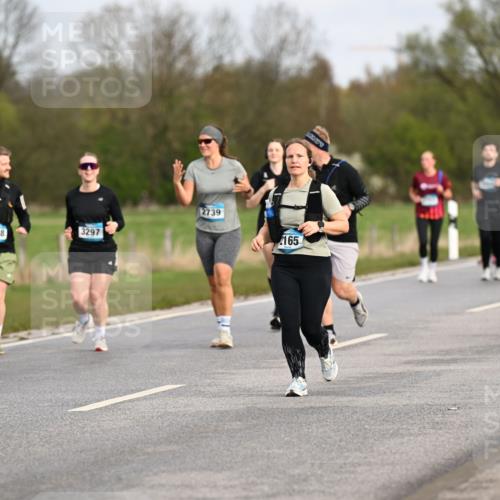 12.04.2026 - 45. Internationalen Wilhelmsburger Insellauf Dr. Thomas Lammeyer http://msf.ph/oto/9436607 12.04.2026 09:28:16 Laufen 3297, 3298, 2739, 165, 2726 meine-sportfotos.de