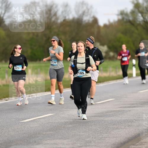 12.04.2026 - 45. Internationalen Wilhelmsburger Insellauf Dr. Thomas Lammeyer http://msf.ph/oto/9436610 12.04.2026 09:28:17 Laufen 3297, 3298, 2739, 2165, 2726 meine-sportfotos.de