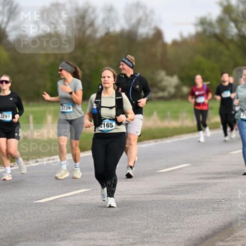 12.04.2026 - 45. Internationalen Wilhelmsburger Insellauf Dr. Thomas Lammeyer http://msf.ph/oto/9436615 12.04.2026 09:28:17 Laufen 3298, 3297, 2739, 2165, 2726 meine-sportfotos.de