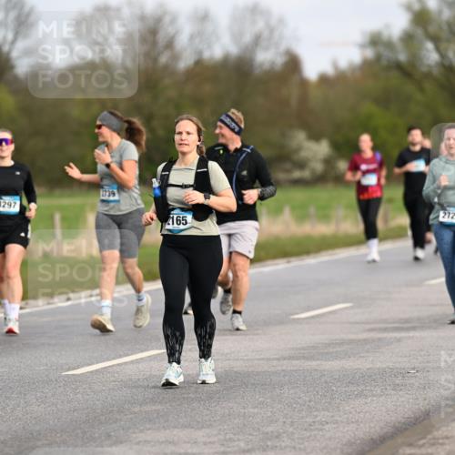 12.04.2026 - 45. Internationalen Wilhelmsburger Insellauf Dr. Thomas Lammeyer http://msf.ph/oto/9436616 12.04.2026 09:28:17 Laufen 3297, 3298, 2739, 2165, 2726 meine-sportfotos.de